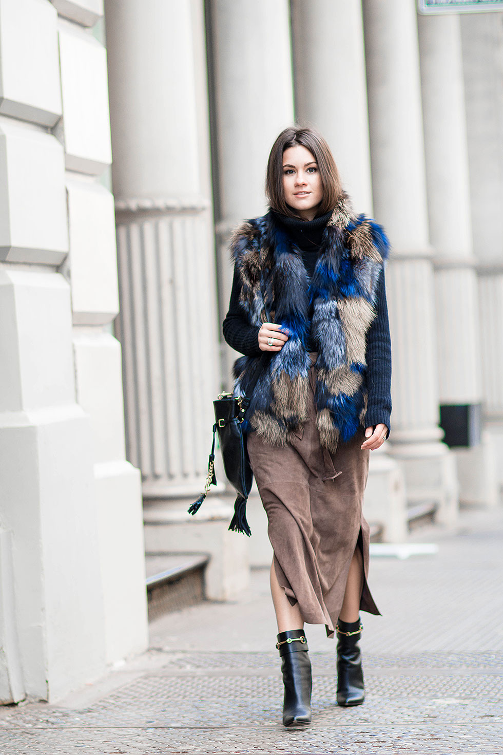 /storage/shares/uploads/files/Vince-Patchwork-Fox-Fur-Vest-and-Lafayette-148-New-York-Ramona-Belted-Suede-Skirt-New-York-Fashion-Week-Street-Style-2016-1.jpg