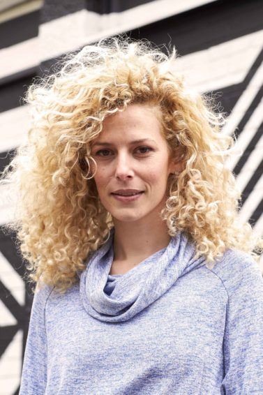 /storage/shares/uploads/files/curly-strawberry-blonde-hair-3-377x566%281%29.jpg
