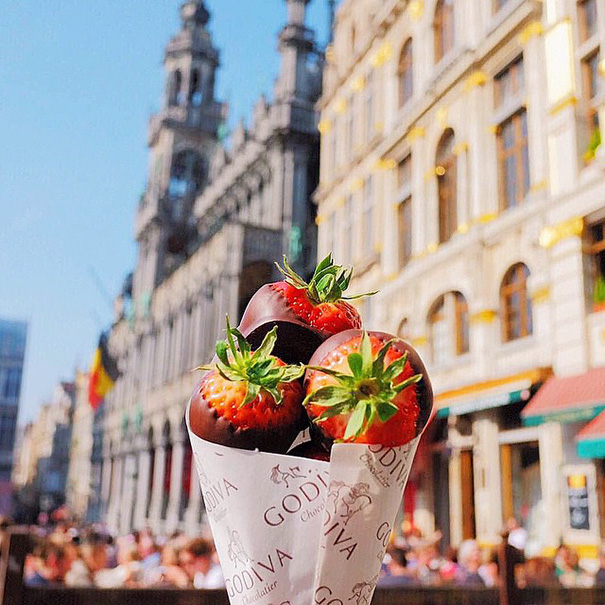 /storage/shares/uploads/files/food-around-the-world-sweets-travel-girl-eat-world-36-57230290bcc1a__605.jpg