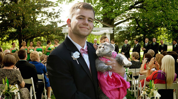 /storage/shares/uploads/files/guy-takes-cat-prom-ruby-sam-steingard-7.jpg