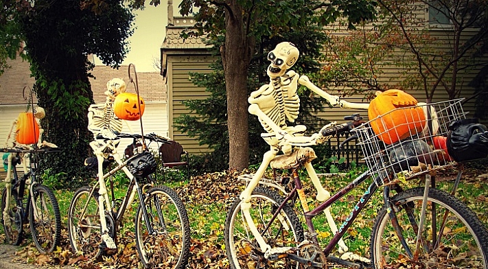 /storage/shares/uploads/files/halloween_bike_ride-r1r1h500w711zc3q100.jpg