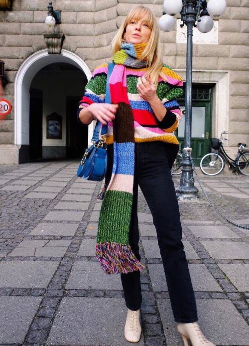/storage/shares/uploads/files/how-to-wear-a-scarf-125669-1546969621051-image.500x0c.jpg