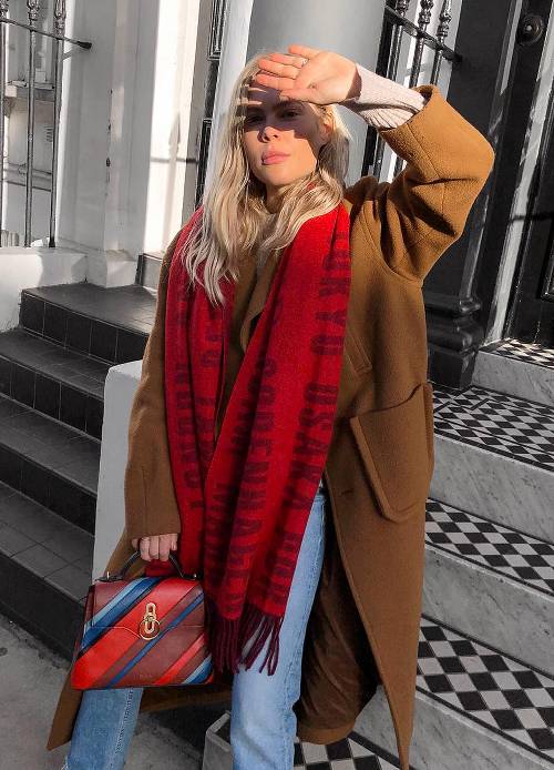 /storage/shares/uploads/files/how-to-wear-a-scarf-125669-1546969626809-image.500x0c.jpg