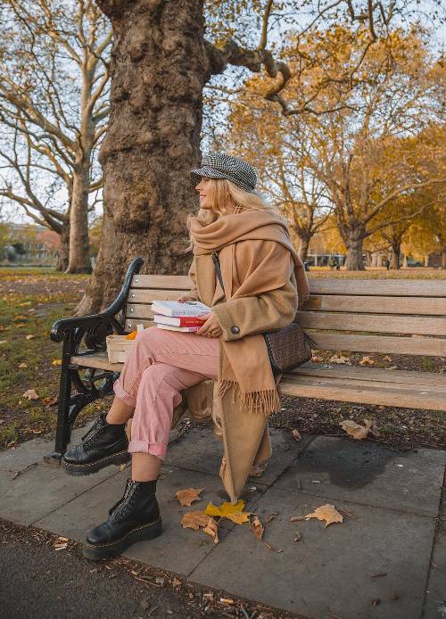 /storage/shares/uploads/files/how-to-wear-a-scarf-125669-1546969627763-image.500x0c.jpg