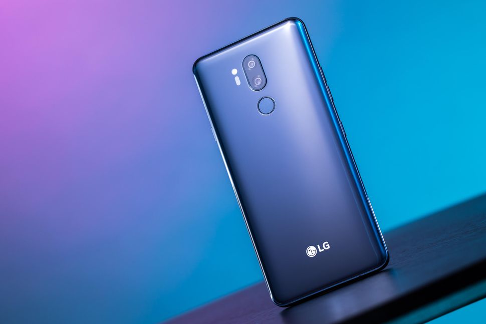 /storage/shares/uploads/files/lg-g7-hero-promo-hoyle-11.jpg