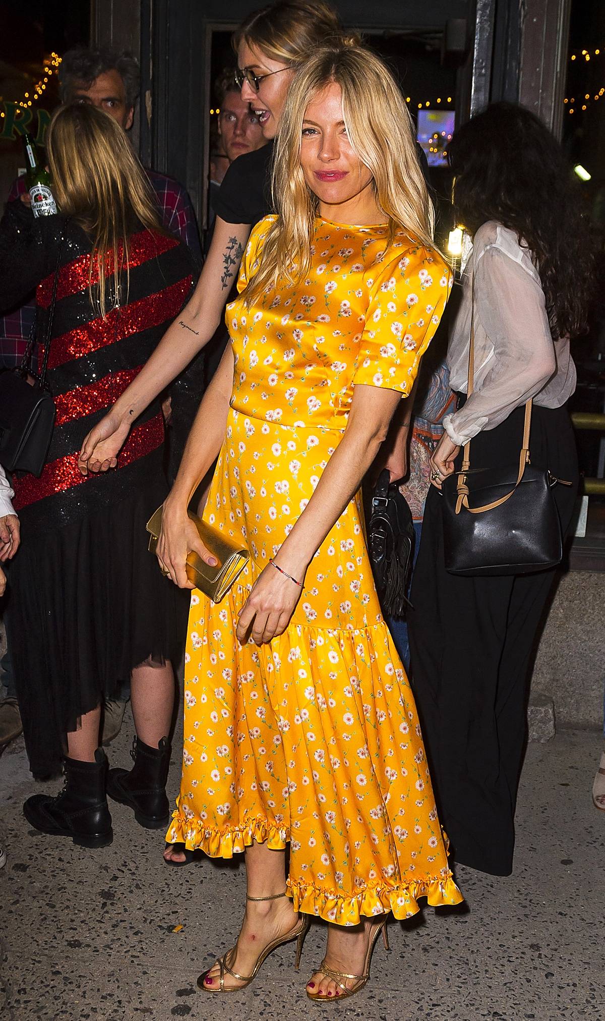 /storage/shares/uploads/files/sienna-miller-style-125502-1528881047151-image.1200x0c.jpg