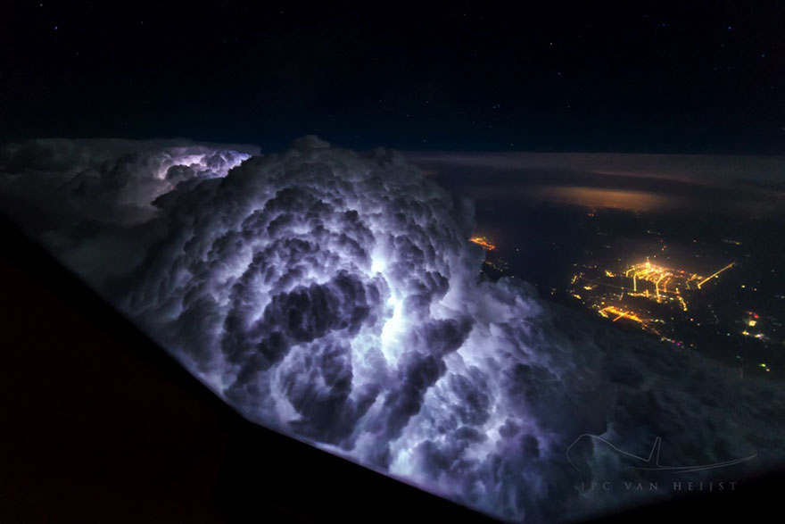 /storage/shares/uploads/files/storm-sky-photography-airline-pilot-christiaan-van-heijst-22-57eb681d14483__880.jpg