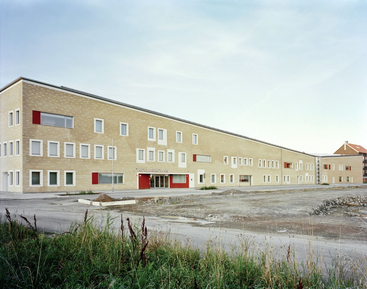 /storage/shares/uploads/files/the-kollaskolan-school-in-kungsbacka-sweden-was-built-in-2014-by-kjellgren-kaminsky-architecture-on-the-outside-its-rather-plain-but-inside-.jpg