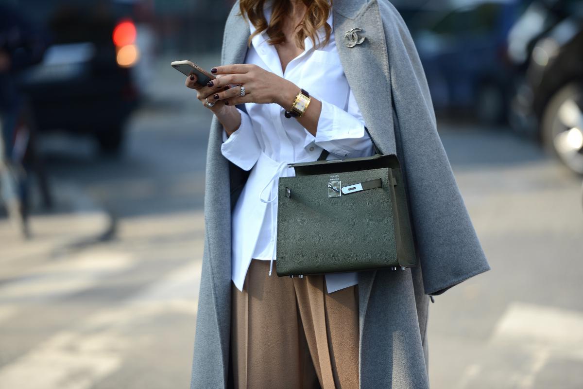 /storage/shares/uploads/files/thestreetmuse_womenswear_fashion_streetstyle_photography_by_melaniegalea_in_paris_with_muse_in_hermes_bag_chanel_coat_shirt_accessory_watch_rings-20151030052108.JPG